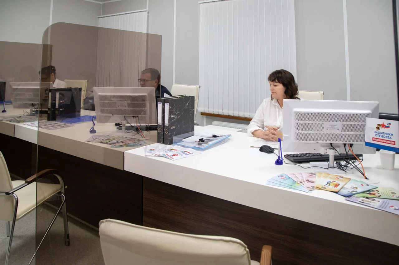 8 июня — День социального работника — праздник милосердных, искренних людей, профессия ...