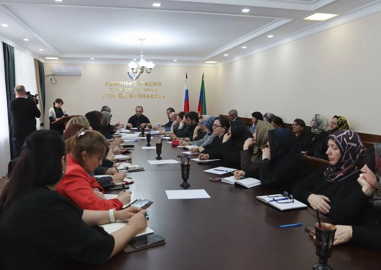📌 В администрации Буйнакска под председательством главы города Махача Абдулмуслимова состоялось засе