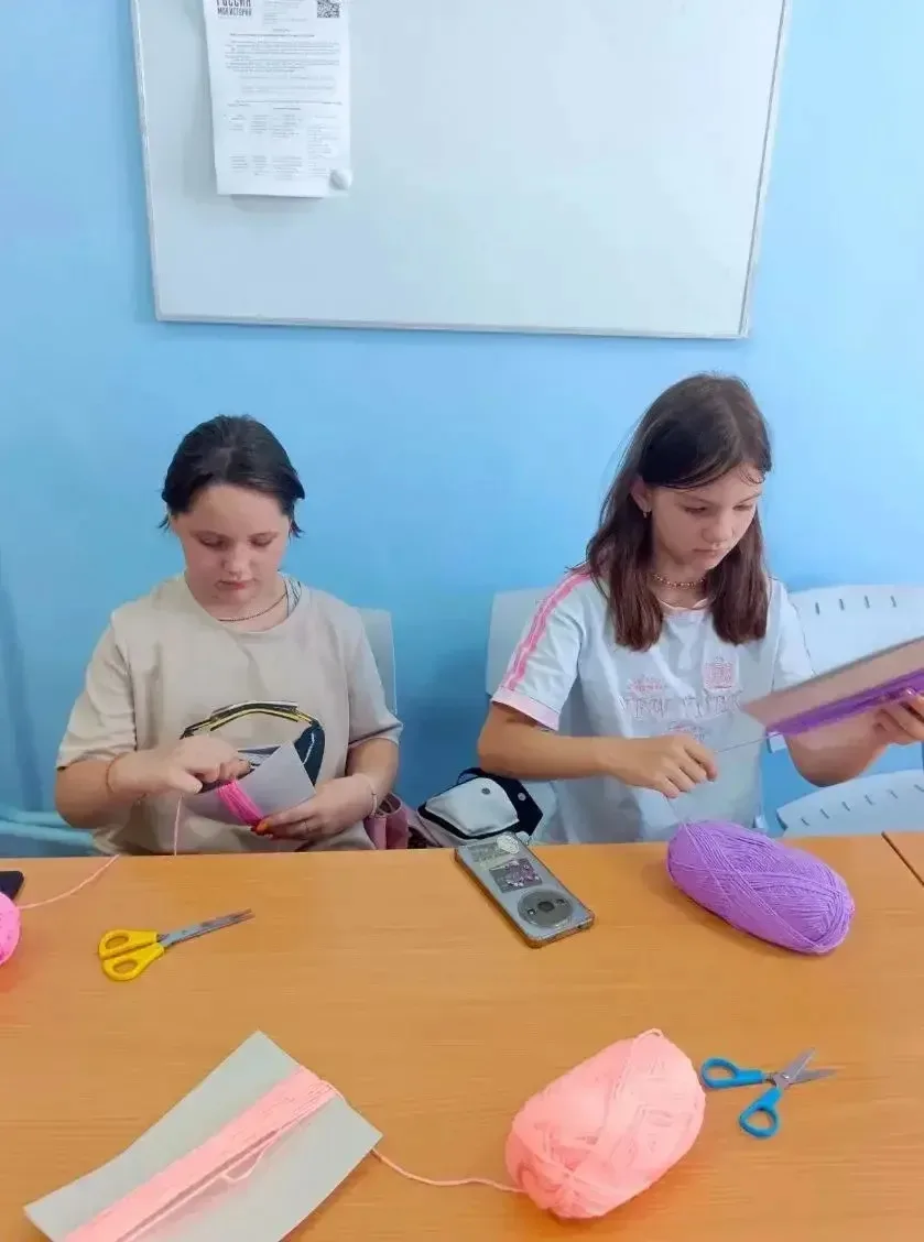 Казачьи традиции в каждом витке: урок рукоделия в нашей школе 🧵

Сегодня на занятии наши юные казач