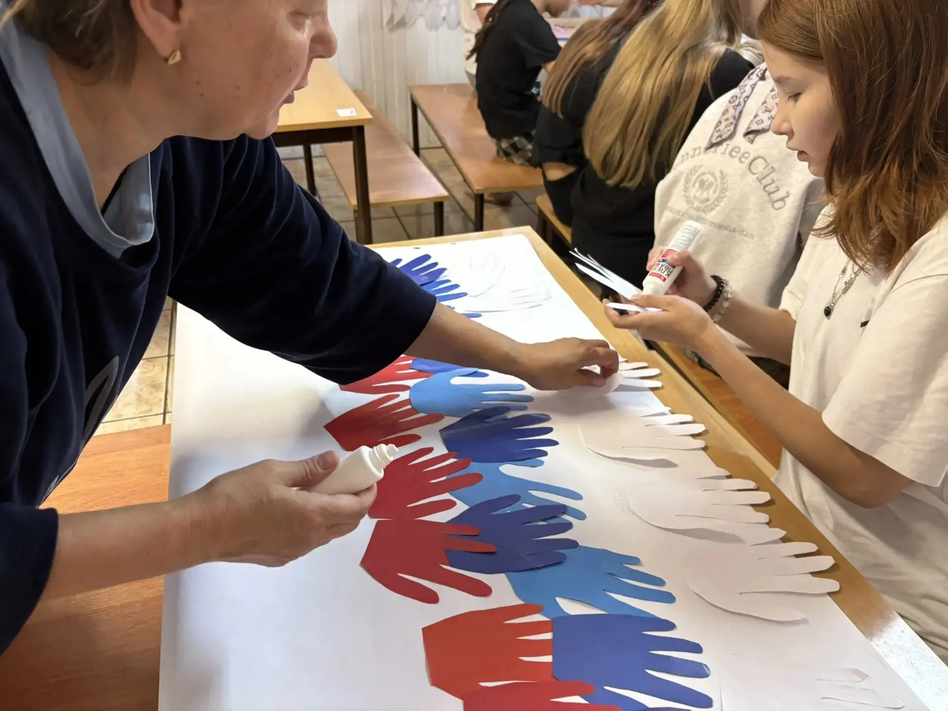 День российского флага педагоги дополнительного образования МБУДО «Центр внешкольной ра...