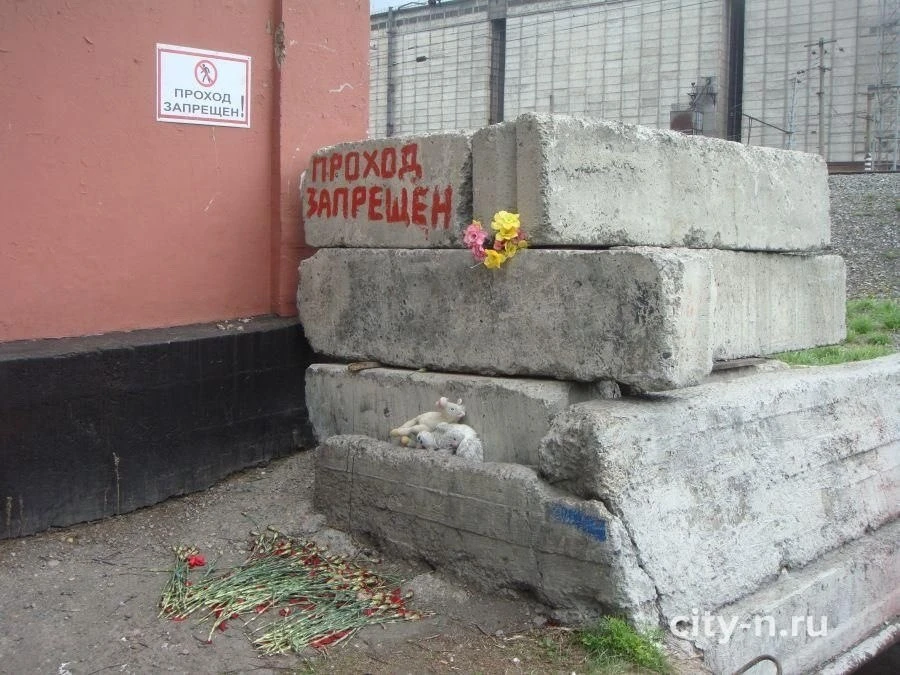 В Новокузнецке железнодорожники пытаются заблокировать жителям Соколиной горы опасный п...