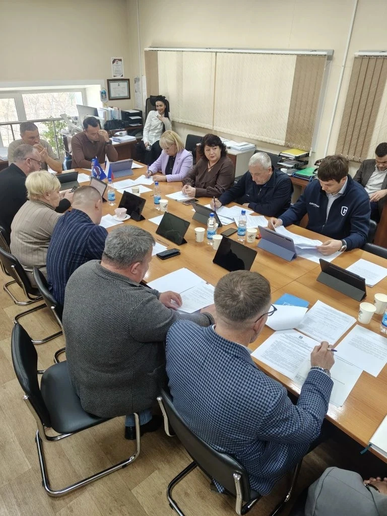 Принял участие в работе комиссии по бюджету, экономике и природопользованию. Вместе с д...