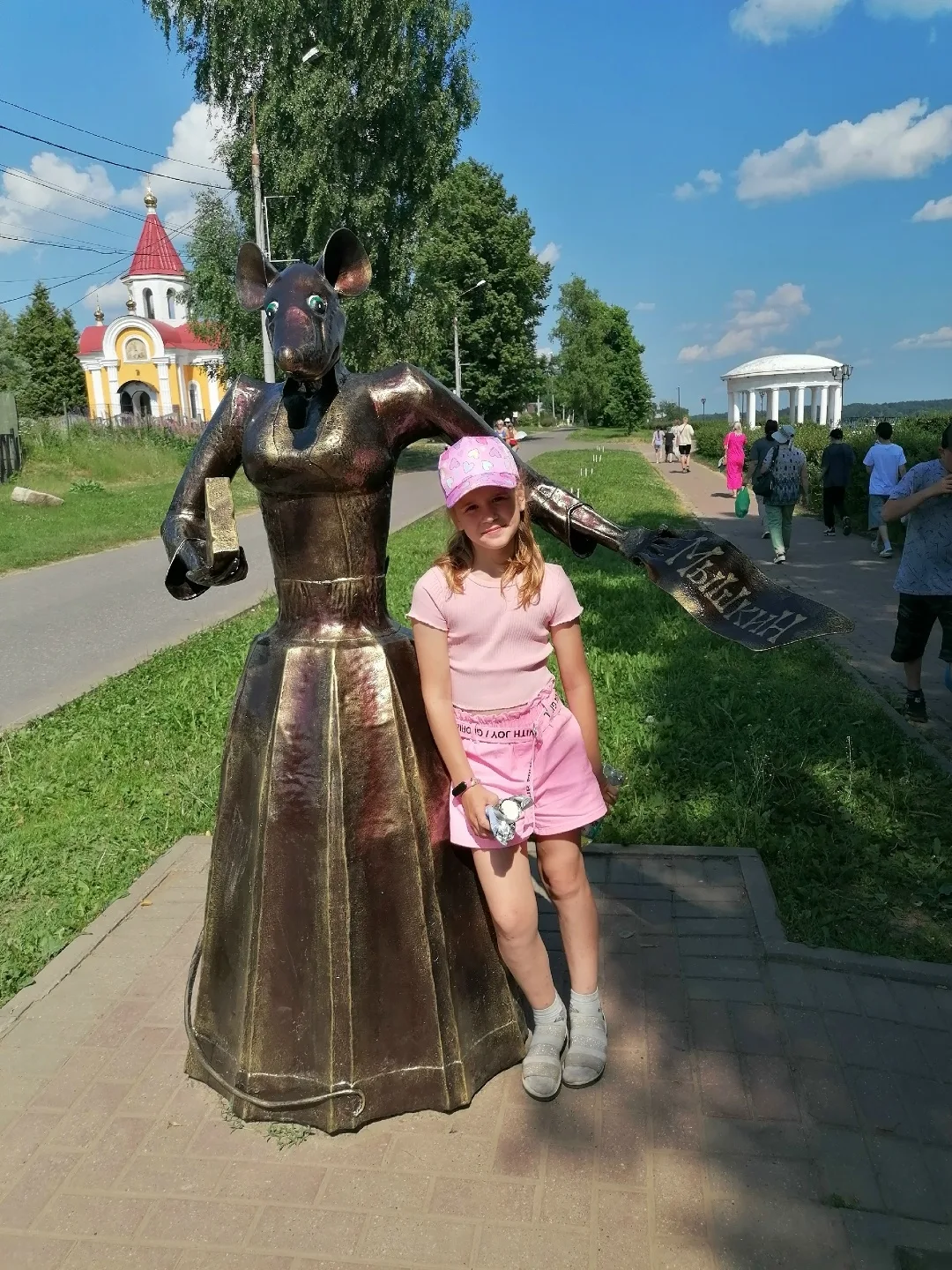 Замещающие семьи Череповецкого округа провели праздничные дни на берегу реки Волги, в городке с весе