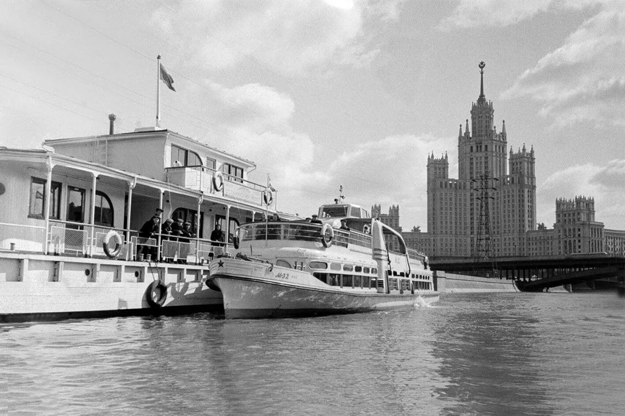Водный трамвай у пристани "Устьинский мост", 1953 год.
@old_photo_msk