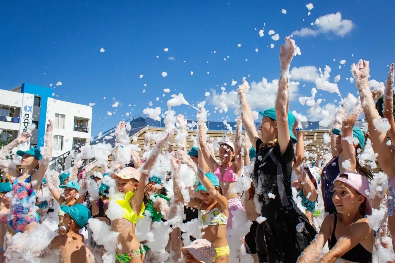 🏖Больше 300 детей сотрудников «Норникеля» вернулись из Анапы после 41 дня в лагере «Вита»