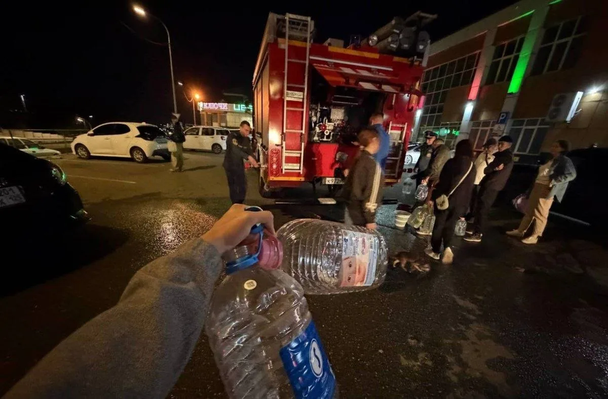 60 тонн воды раздали пожарные горожанам во время большого отключения во Владивостоке