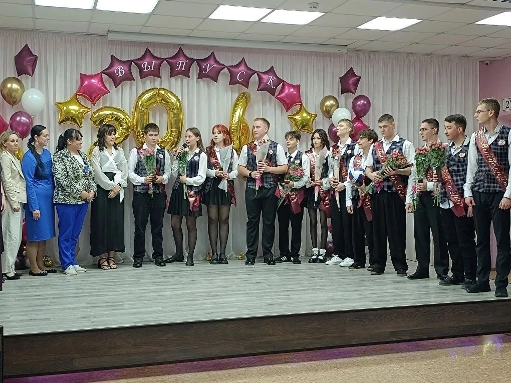 🎉 Последний звонок в МБОУ «СОШ № 5»: прощание со школой и шаг в будущее! 🎉  26 мая в нашей школе про