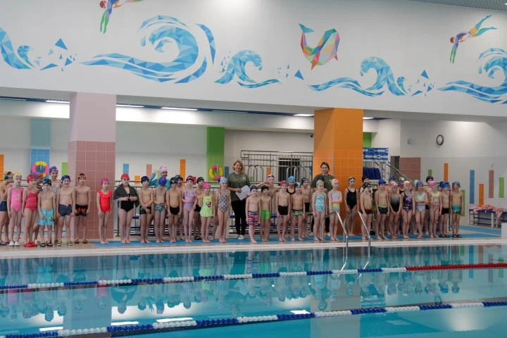 В гимназии прошёл турнир по плаванию🏊  Все участники показали отличные результаты и настоящий спорти