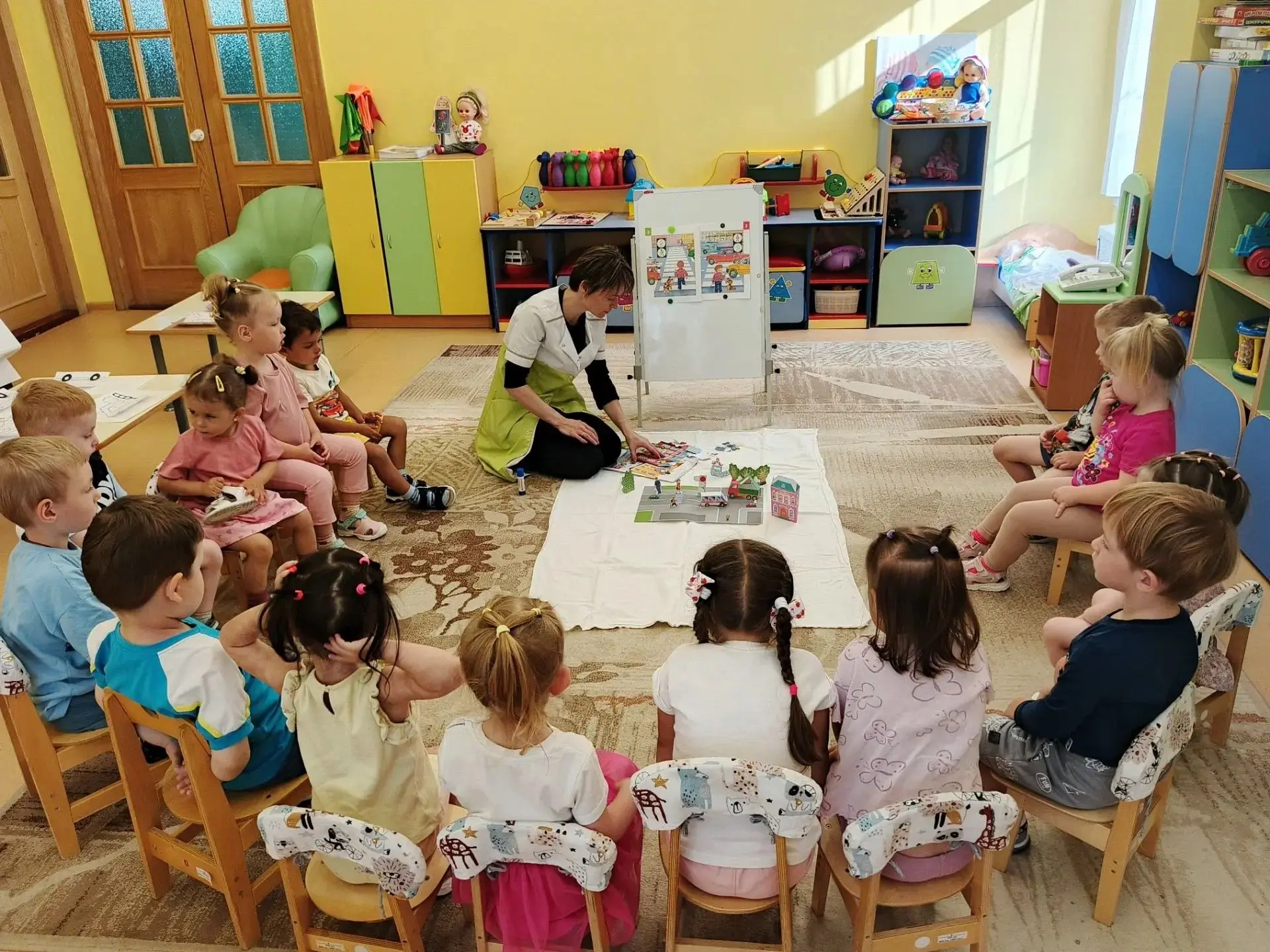Сегодня в нашем детском саду прошел очень важный и познавательный день — «День дорожног...