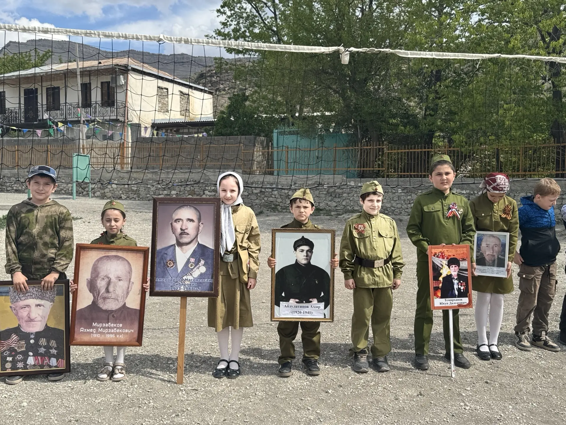 «Никто не забыт, ничто не забыто» — под таким девизом прошла сегодня линейка в честь 81...