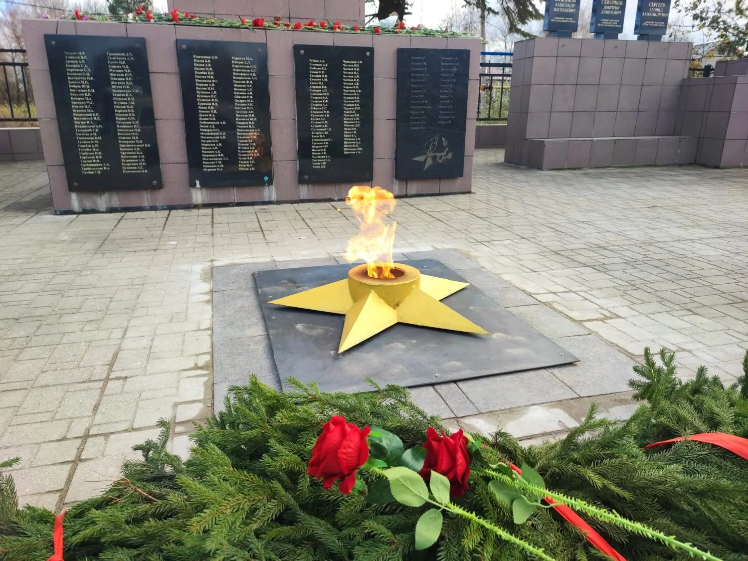 ⚡️ В Ростове Великом вынесен приговор по делу об осквернении мемориала «Вечный огонь»