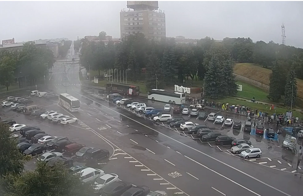 Камера - очередь из Нарвы (Эстония) в Россию https://balticlivecam.com/ru/cameras/eston...