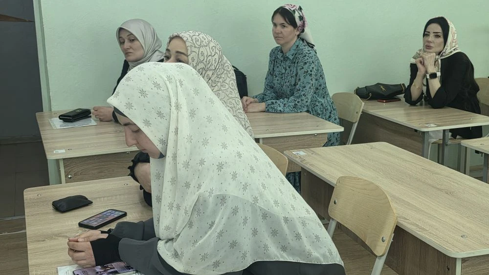 Накануне завтрашнего экзамена в ППЭ проведён повторный инструктаж с организаторами, зад...