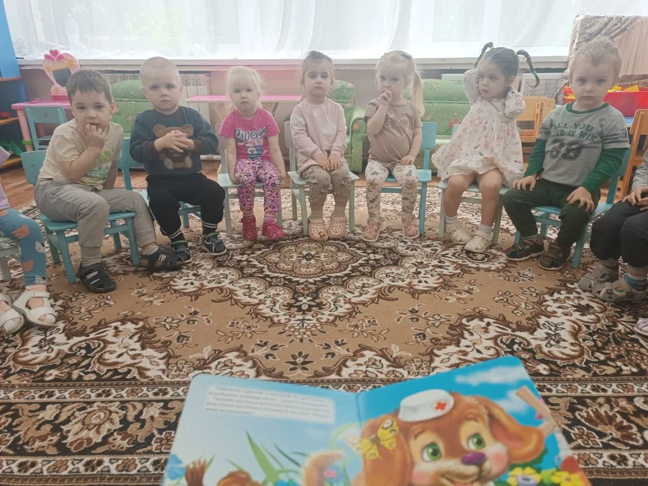 📖 Сказочный мир для самых маленьких: группа «Винни Пух» 🧸✨

В ясельной группе №5 чтение сказок — э