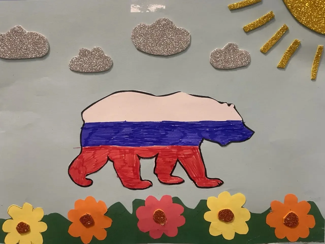 🇷🇺 🐻❤️ «Мишка-сердце России». 
Аппликация с элементами рисования.

 #ПоздравляюРоссию