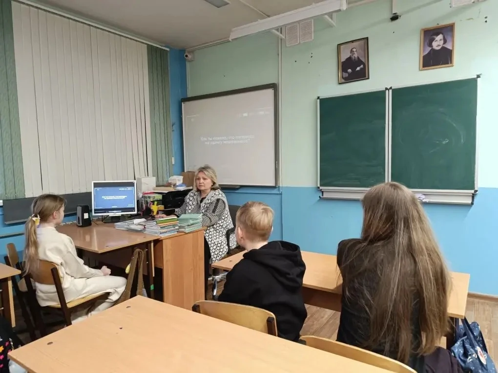 📞 Сегодня в нашей школе прошёл «Разговор о важном» на тему «Цифровой щит. Основные правилабезопаснос