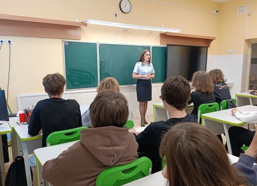 ✅Сегодня в 9-х классах состоялась важная встреча с сотрудником управления по контролю за оборотом на