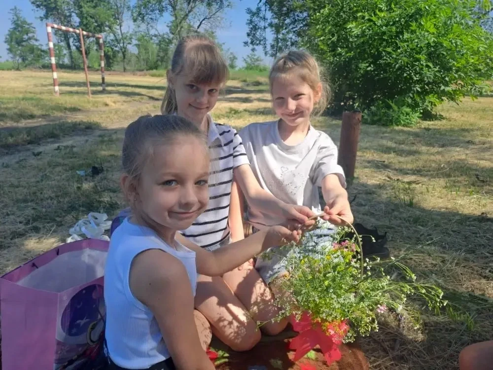 🥰 Под сводами пришкольной площадки «Улыбка» сегодня расцвел День эколога 🌾