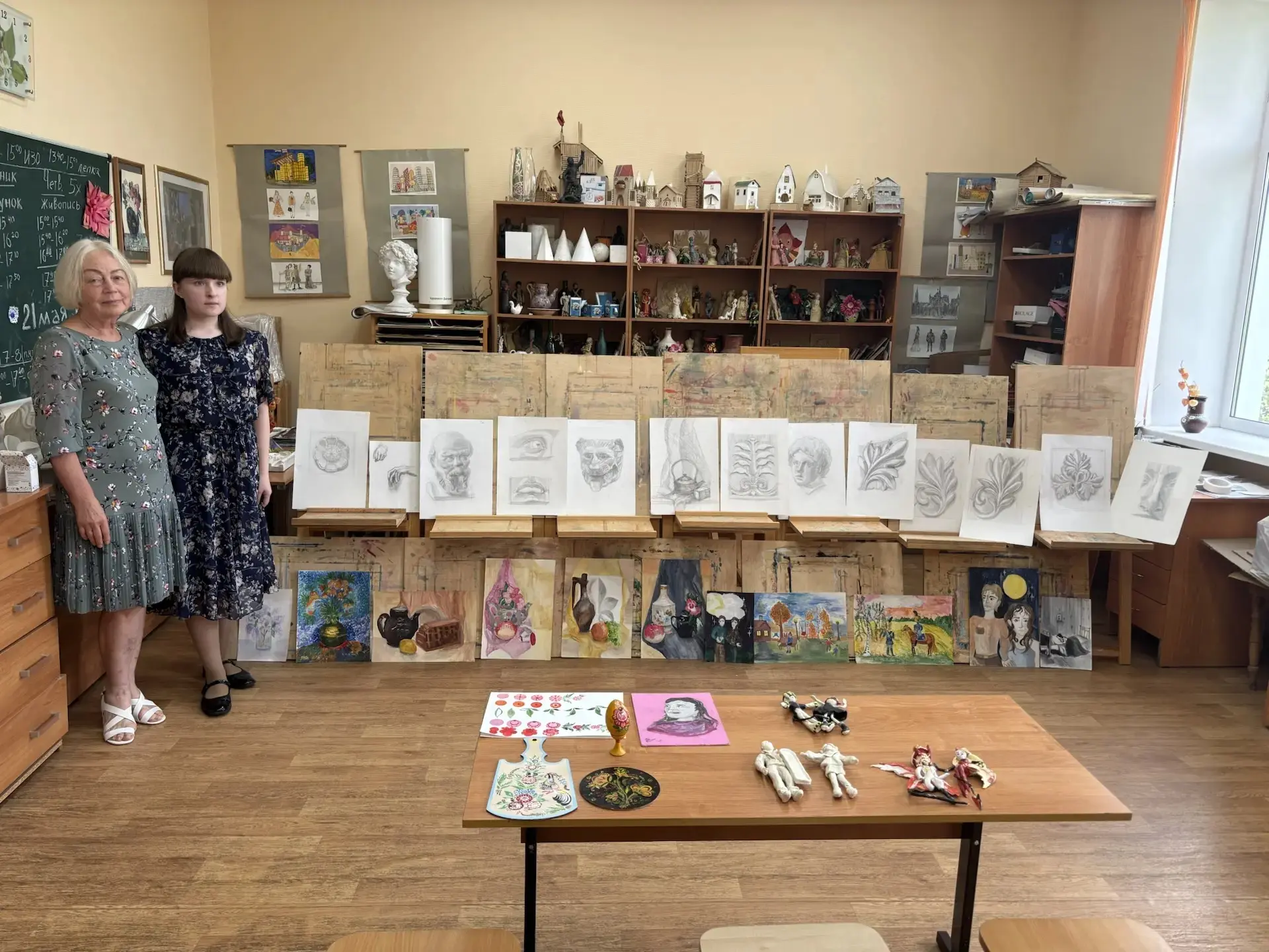 18 мая  выпускники художественного отделения успешно прошли  итоговую аттестацию по дополнительной п