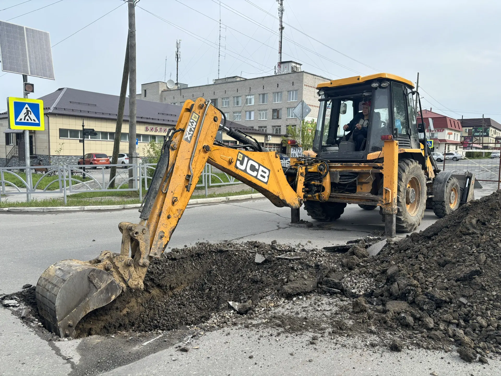 🚧 ЗАМЕНА КАНАЛИЗАЦИОННЫХ ТРУБ  ☁️ Жители Талицы могли заметить, что в различных местах города начали