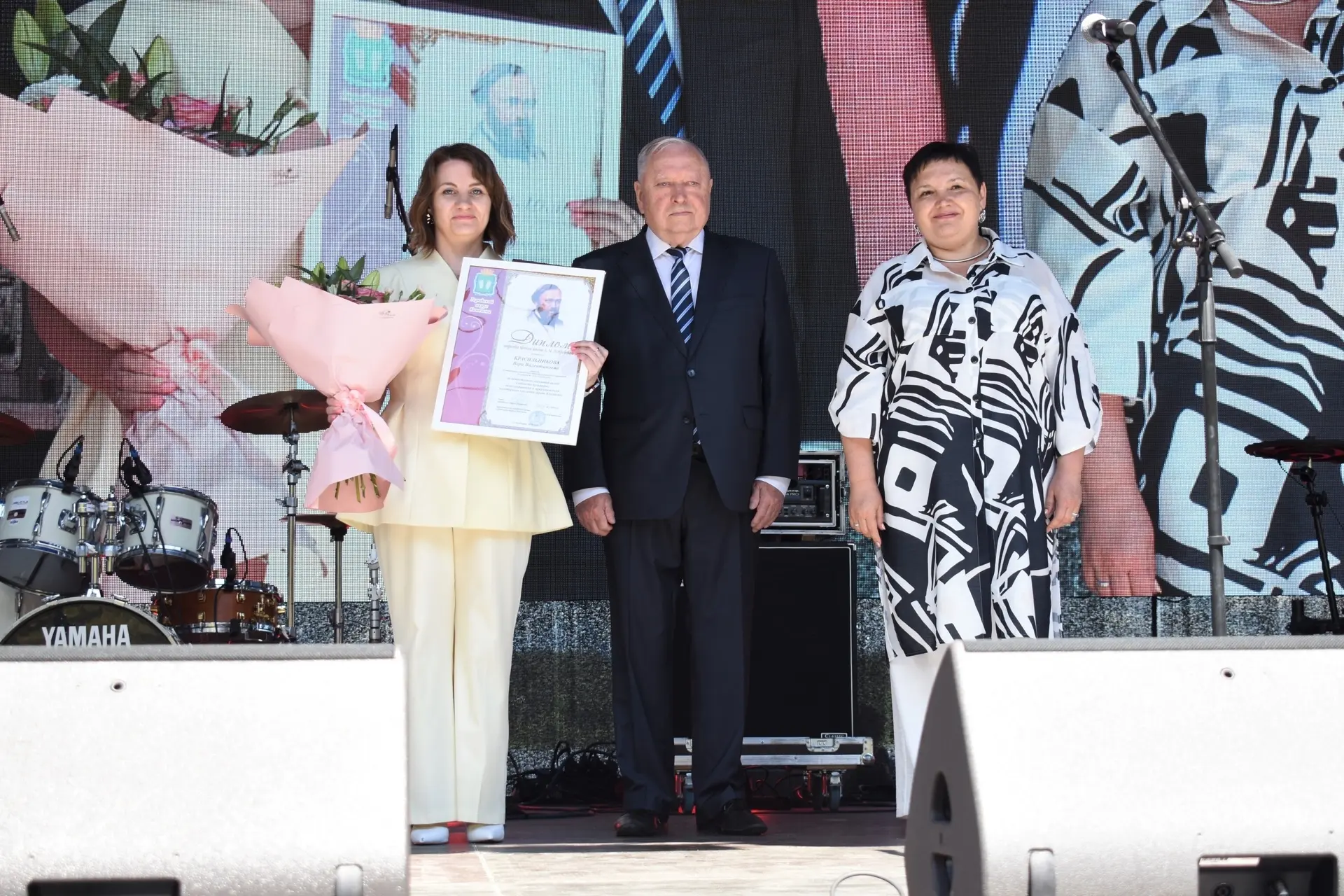 🎉 ГОРДИМСЯ И ПОЗДРАВЛЯЕМ! 🎉

В День города Кинешмы, наша гимназия по-настоящему сияет от радости! 