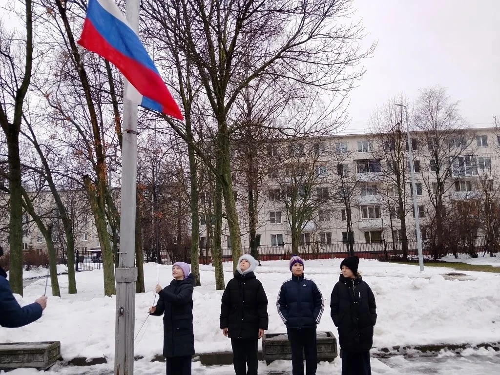 Торжественнеое поднятие Государственного флага #Школа345 💫2 марта 2026 года 💫ПОНЕДЕЛЬНИК  Утро начал