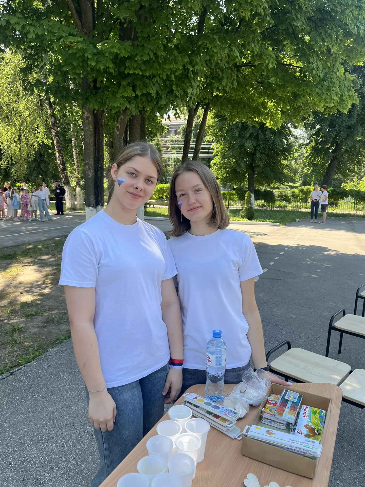 🇷🇺 С Днём России! 🇷🇺

В нашей школе с большим патриотизмом и радостью прошёл праздник, посвящённ