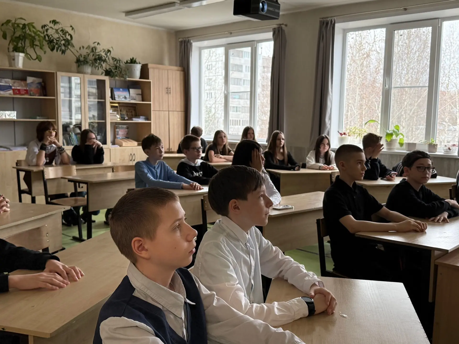«Разговоры о важном»   🗓Сегодня в школе прошли «Разговоры о важном» на тему «65 лет триумфа. 80 лет 