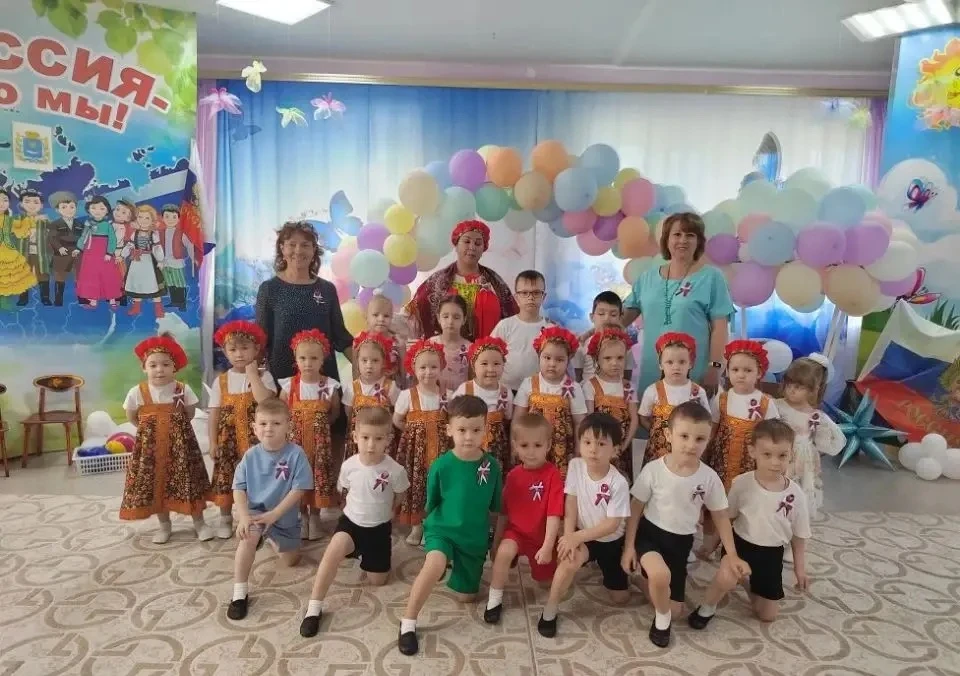 🇷🇺 День России в средней группе «Почемучки»: праздник дружбы, музыки и веселья! 🇷🇺

В нашей груп