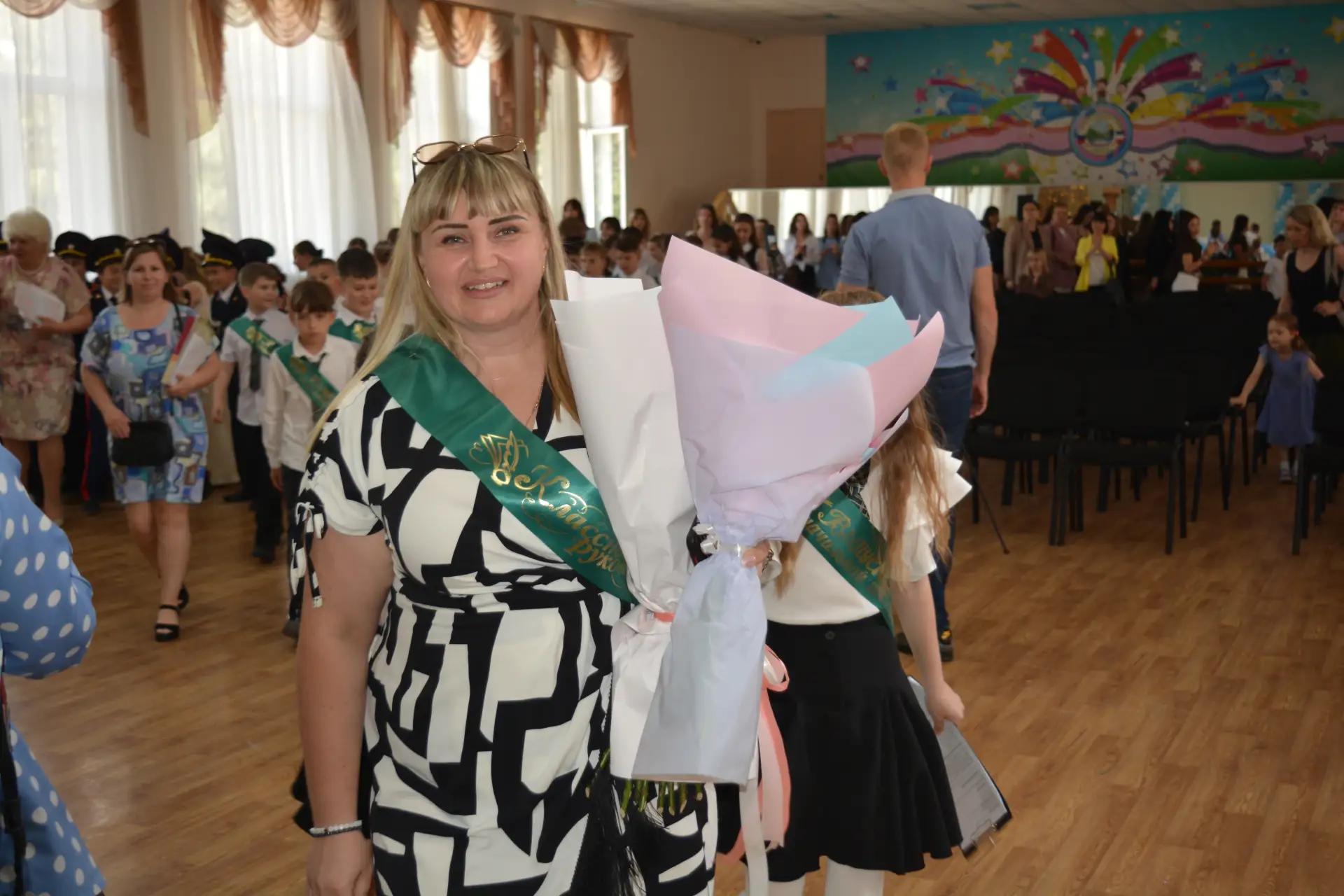 🎉 Выпускной в начальной школе: новый этап начинается! 🎉  Сегодня наши замечательные четвероклассники