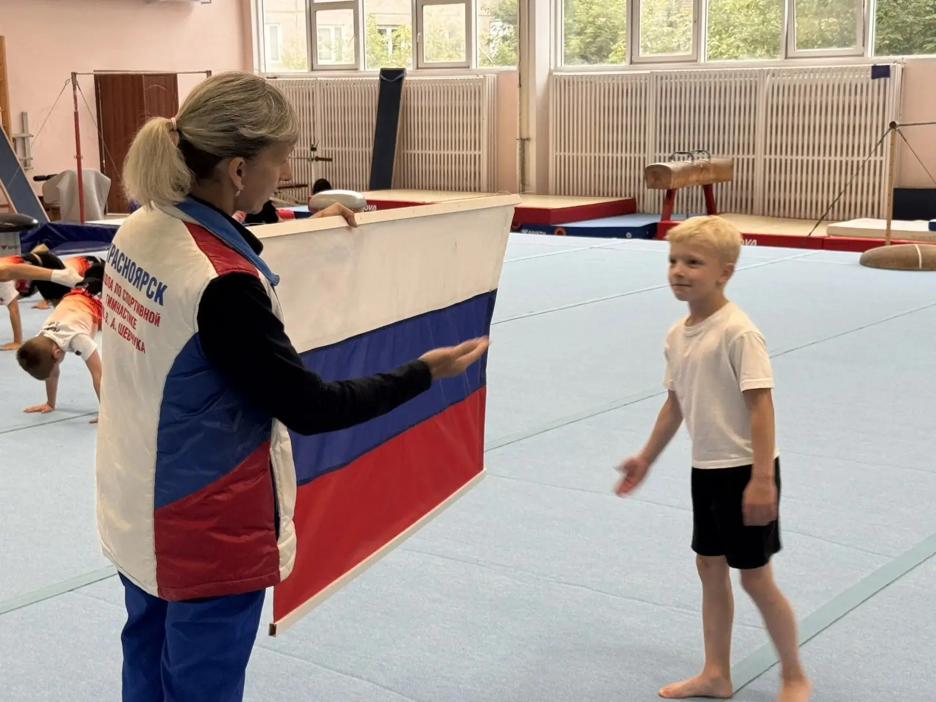 В преддверии Дня Государственного флага России🇷🇺🎉 Мария Николаевна Антонова провела ...