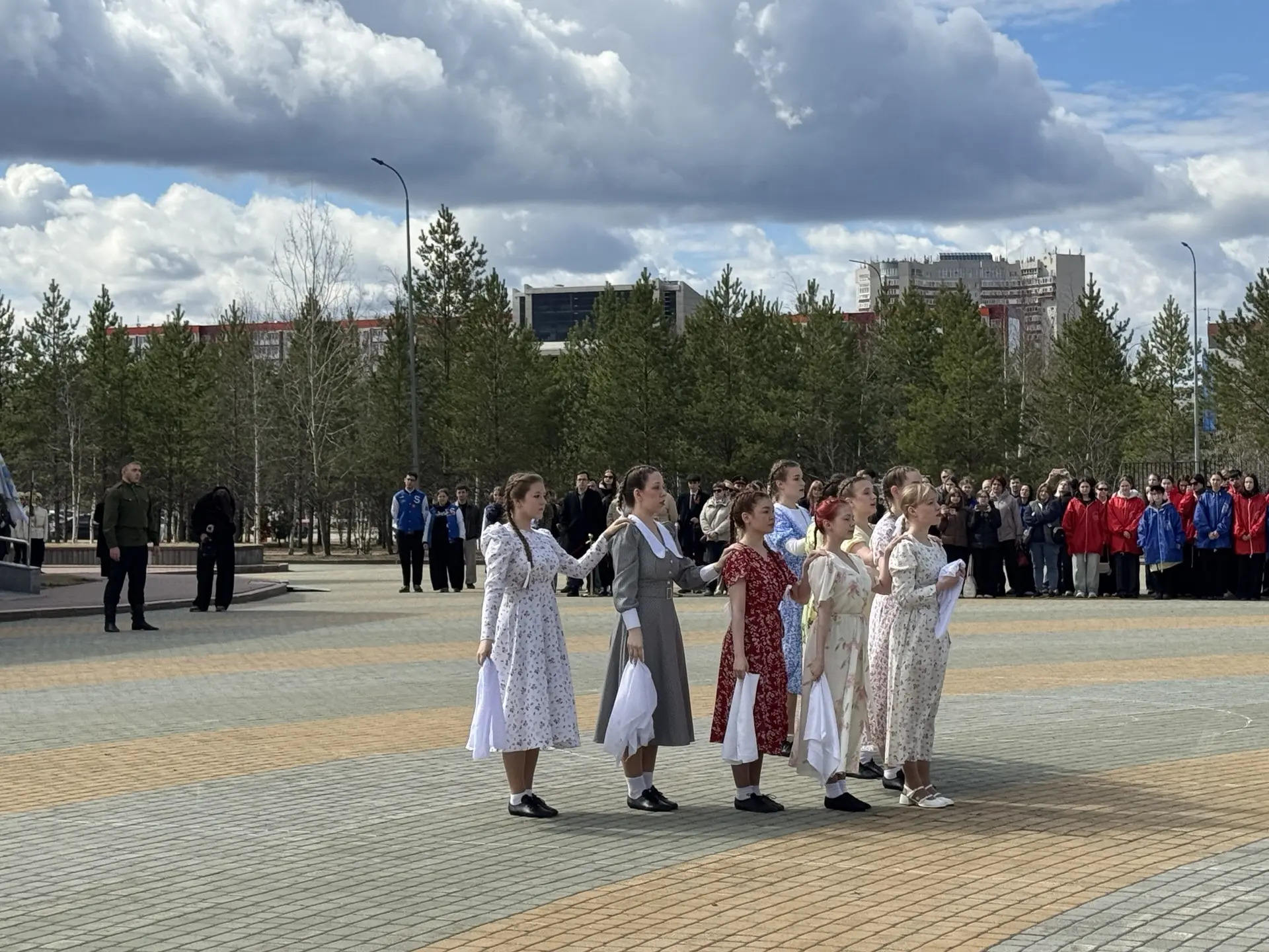 🇷🇺 НАШИ В ДВИЖЕНИИ!🇷🇺     Активисты 8-х классов стали частью большого городского события, организова