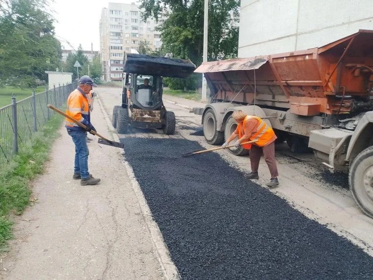 За 31 августа дорожники Ульяновска отремонтировали две тысячи квадратных метров улиц и ...