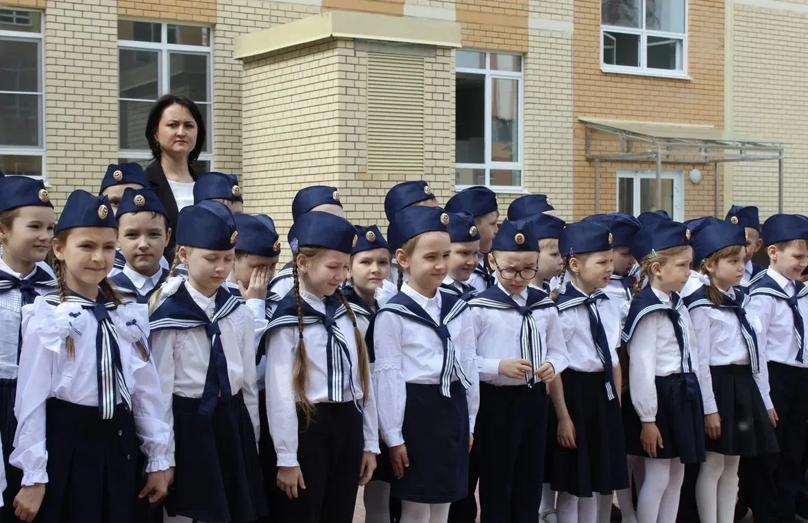 🌟 Во втором корпусе нашего лицея прошла череда смотров строя и песни, и закрыли его, блистая на плац