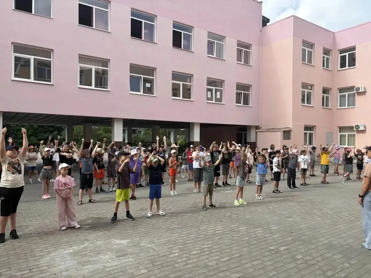Сегодня в ЛТО прошёл тематический день, посвящённый безопасности дорожного движения. Программа получ