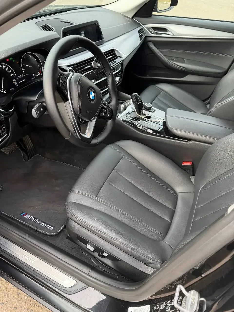 BMW 5 2.0 дизель АКПП 4WD 2018 год  1хоз Настоящий немец , германская сборка  В идеальном состоянии 