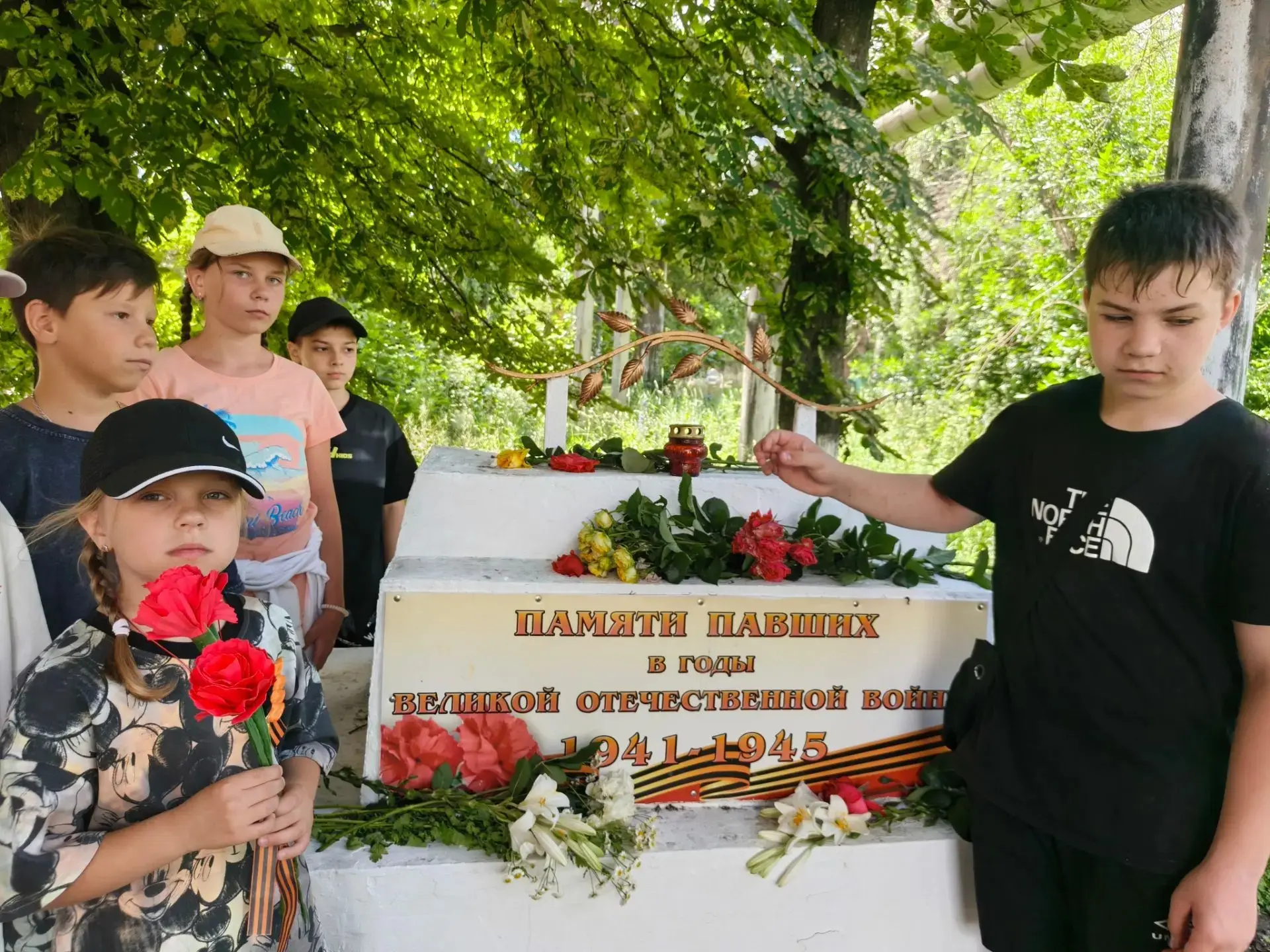 22 июня 2026 года у обелиска павшим воинам прошла патриотическая акция «Свеча памяти», приуроченная 