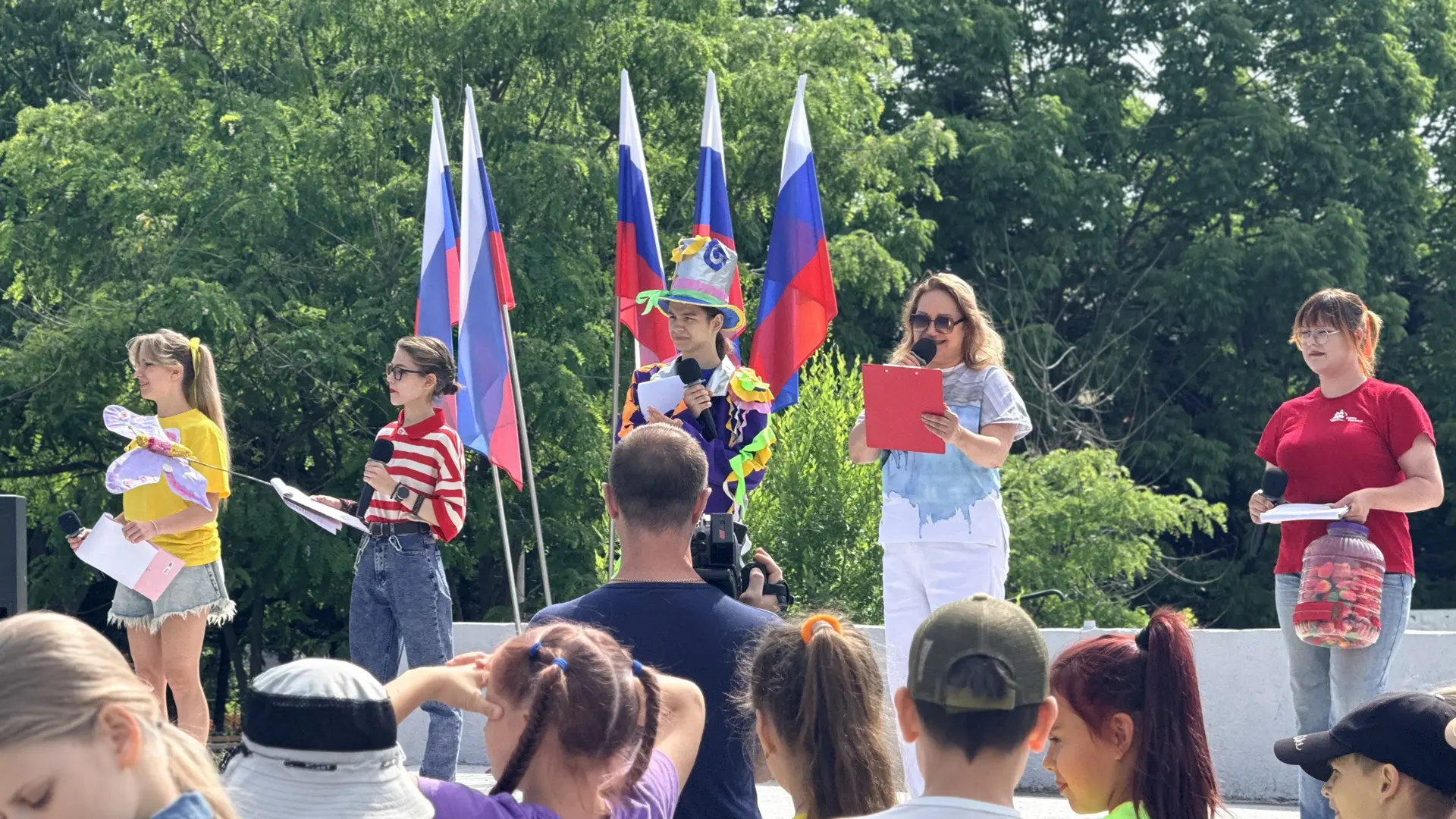 Закрытие первой смены пришкольных лагерей Лучегорска☀️

В честь этого события участники «Школы вожат