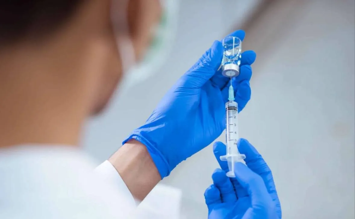 ⚡💉 Российская вакцина победила рак!

Первый пациент с опухолью кожи уже получил препарат и чувствуе