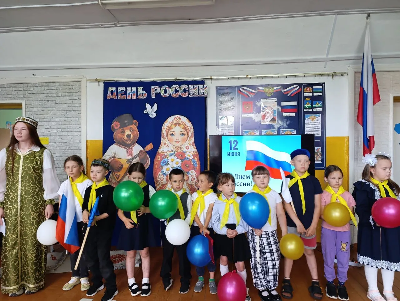 ☀️ЛДП СОЛНЕЧНЫЙ☀️БУДЬ С РОССИЕЙ 🇷🇺

9️⃣ день в лагере «Солнечный»: Будь с Россией! 

👋Привет, дру