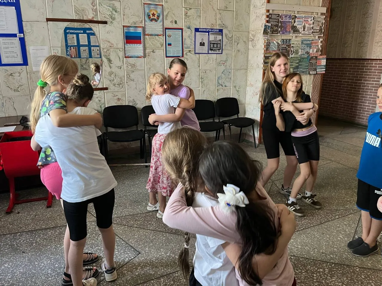 Сотрудниками МБУ "Комсомольский поселковый клуб" организован флеш - моб среди детей пос...