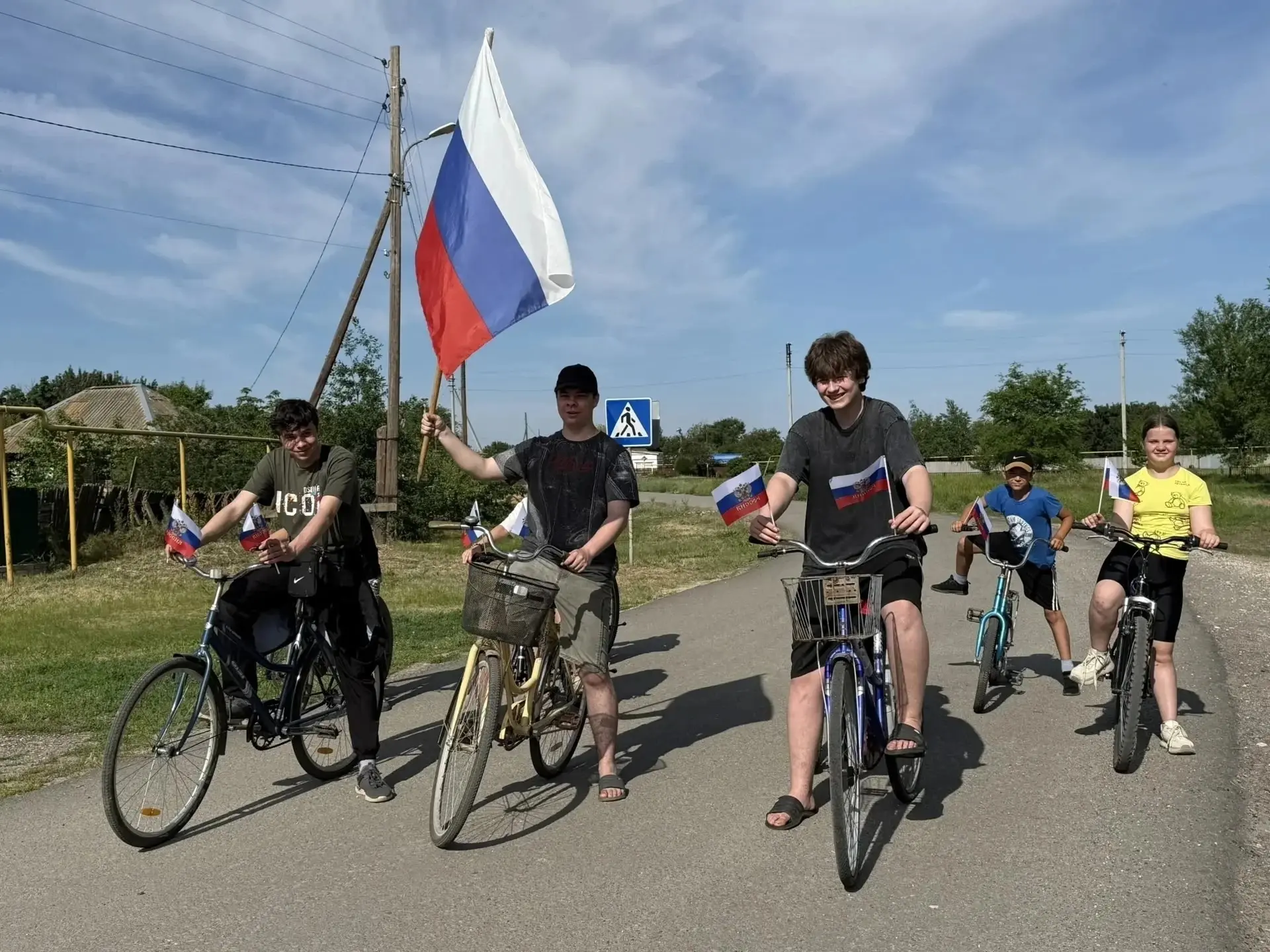 Учащиеся Ромашкинской СШ присоединились к Всероссийской  акции "Родиной горжусь" и  стали участникам