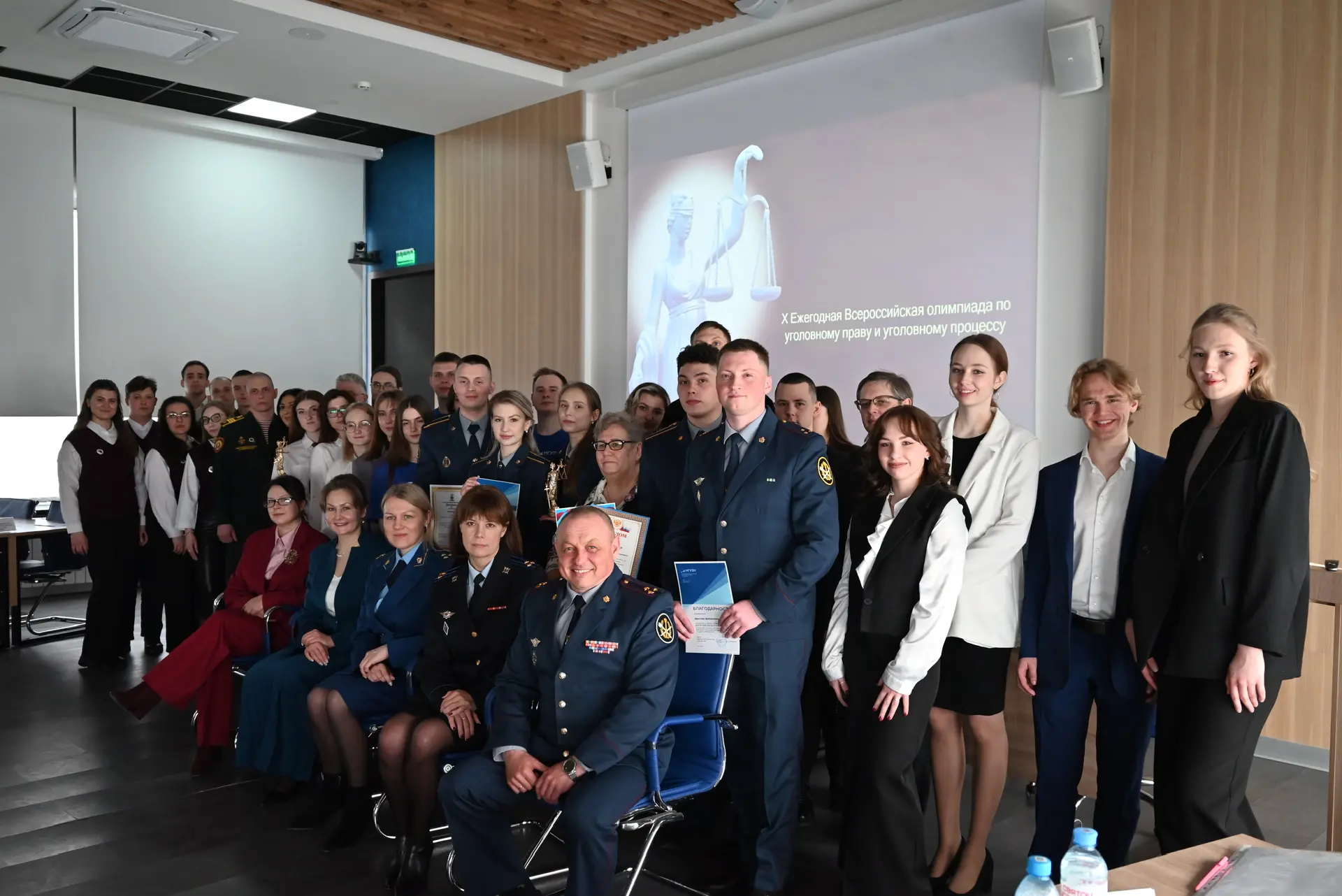 📍Заместитель прокурора Новосибирской области Виталий Дымолазов проверил знания студентов, участвуя в
