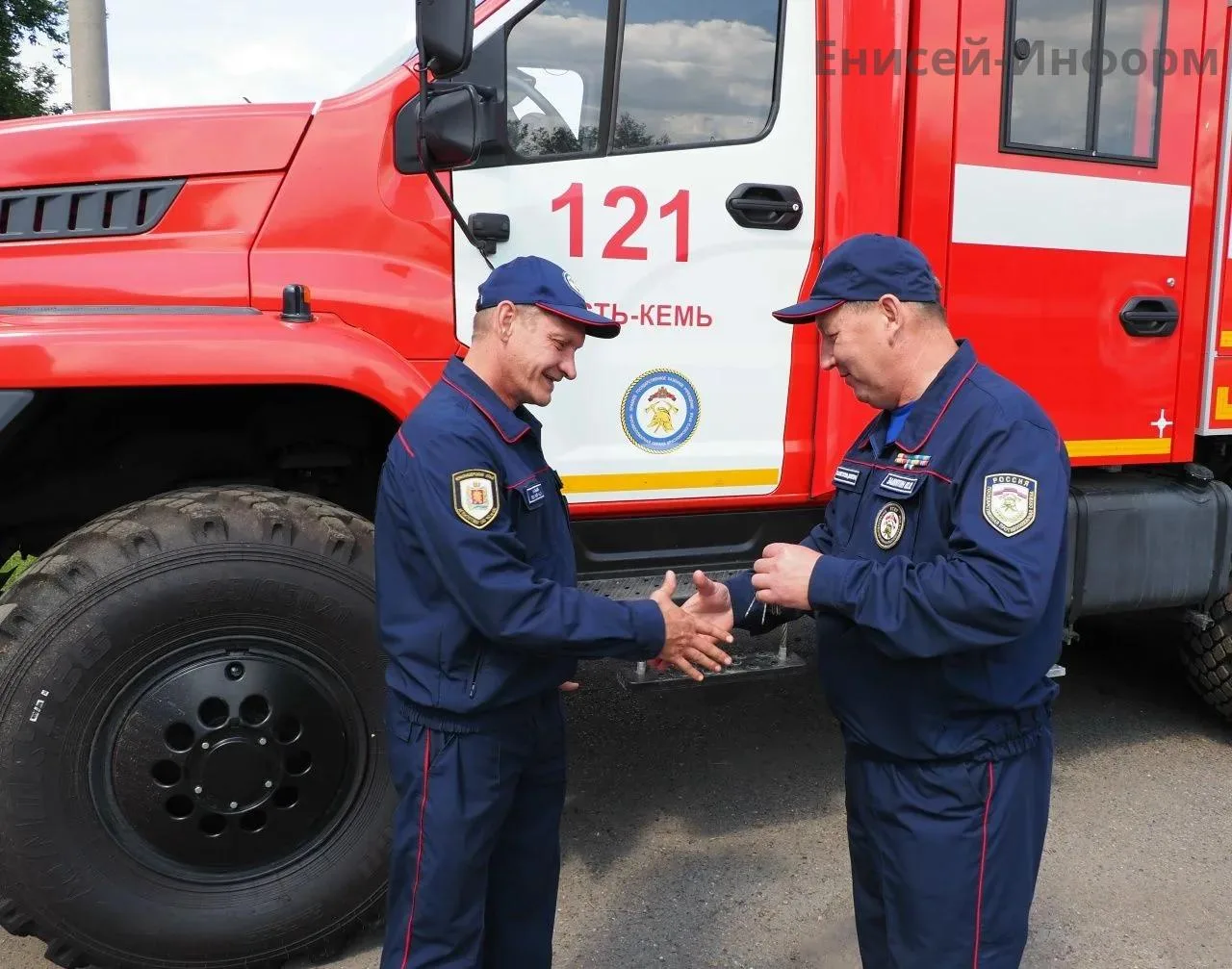 Автопарк Усть-Кемской пожарной части пополнился новым Уралом