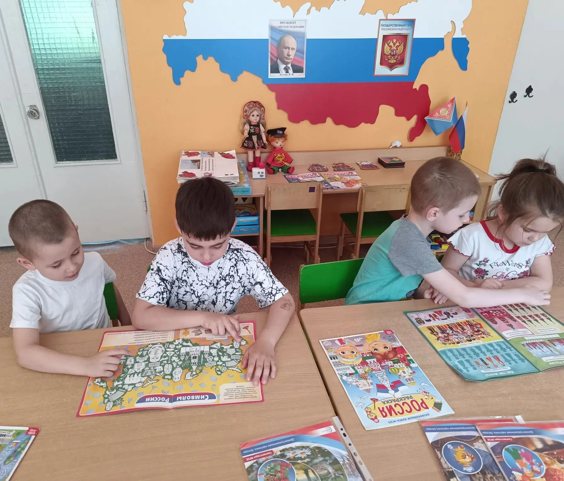 В ДО "Золотой петушок " в проекте "Предшкола: стандарт детского сада"  на тематической неделе "Книга