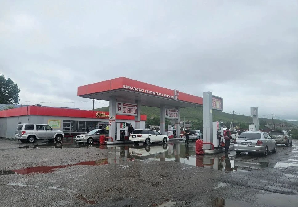 Ситуация с топливом в поселке Агинское стабилизировалась

Все автозаправочные станции работают в шта