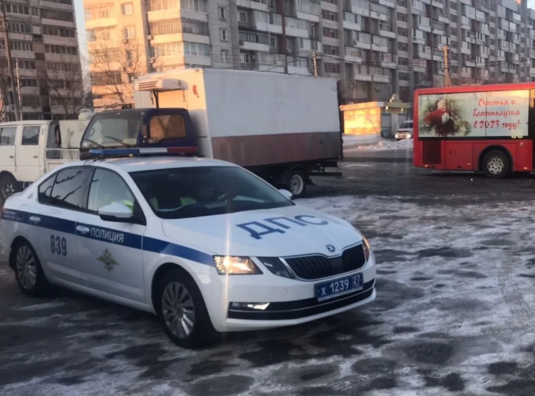 В Хабаровске автомобиль сбил девочку и скрылся  Виновника ДТП разыскивает Госавтоинспекция ﻿ В Хабар