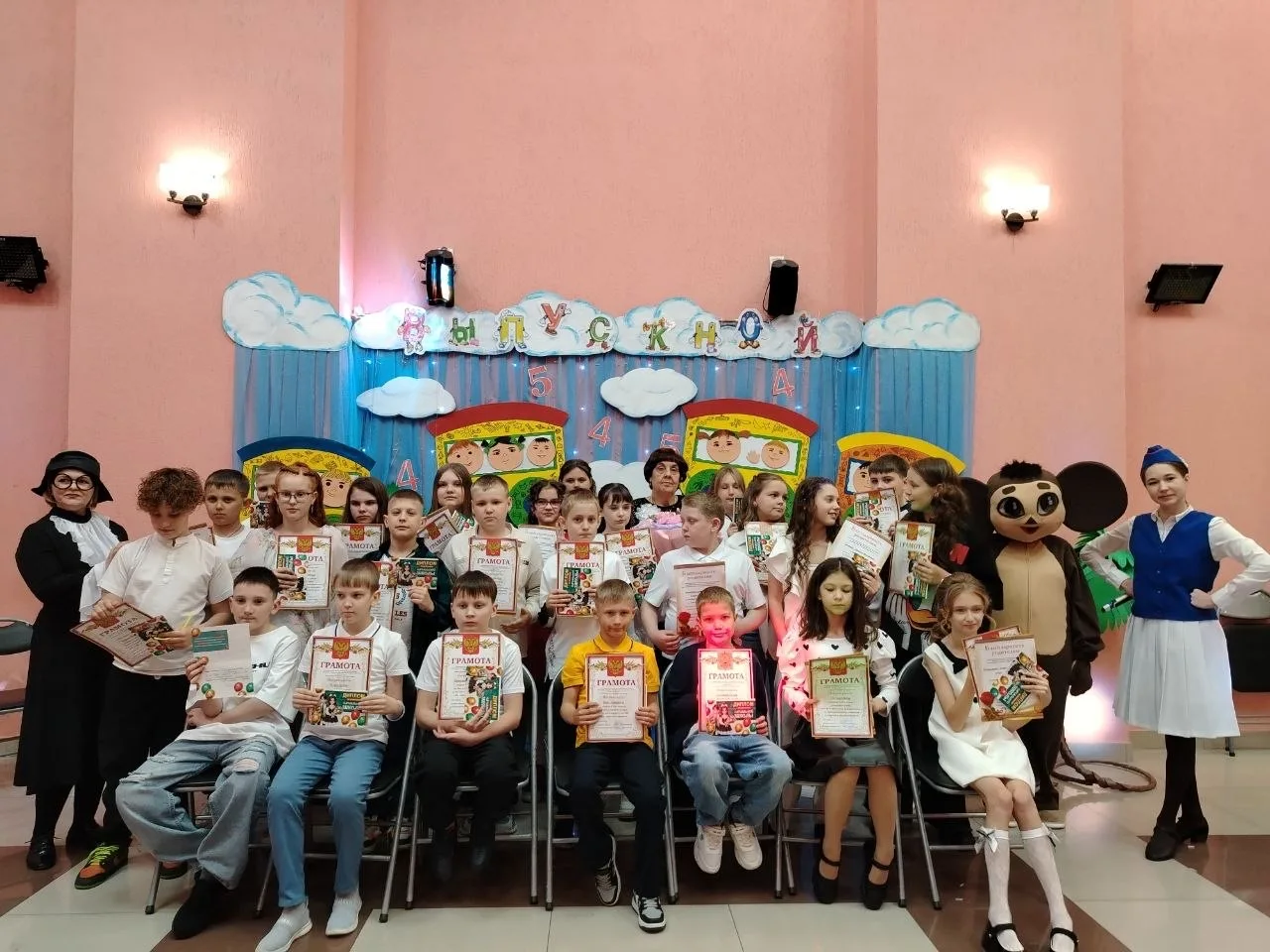 Выпускные в Доме культуры «Полысаевец» продолжаются!