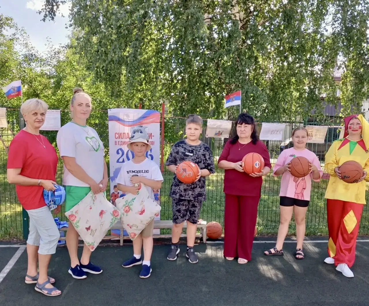 В детском саду прошел самый теплый фестиваль сезона. Дети, родители и бабушки на один день поменялис