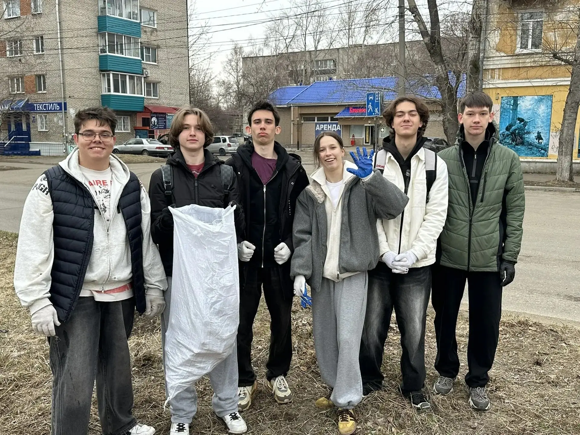 📢 Чистота начинается с нас! Сегодня в нашей школе прошел городской субботник